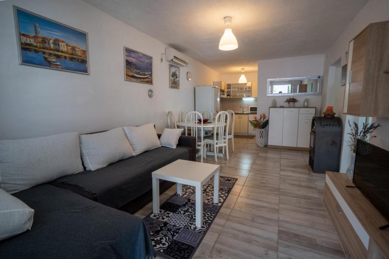Apartman Mira Ii